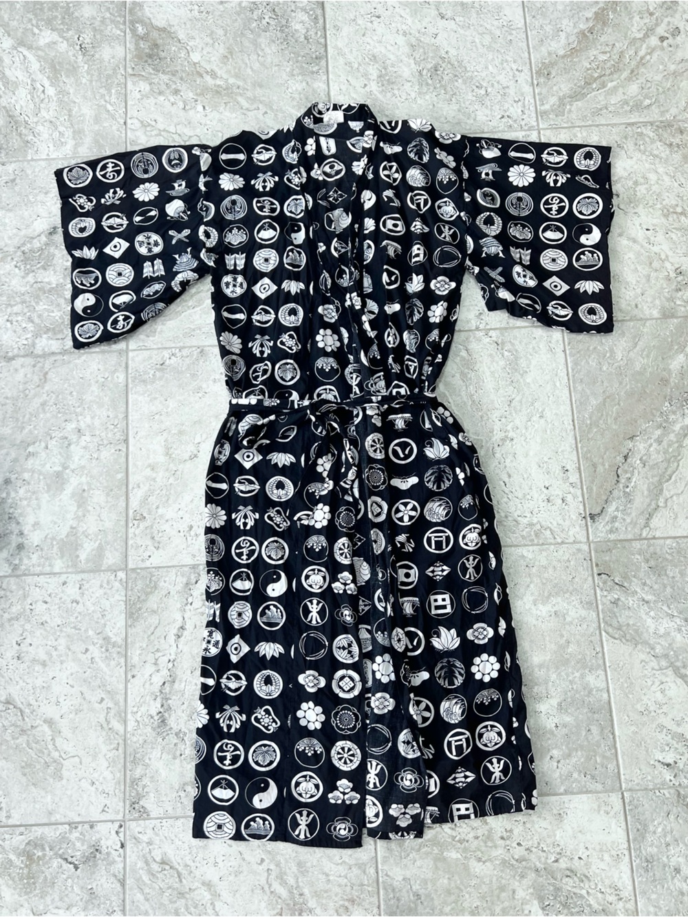 FP Tokyo Vintage Mon Black White Decorated Japanese Cotton Kimono 60" Robe, M/L